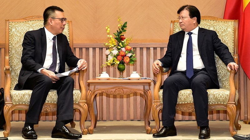 郑廷勇副总理会见泰国暹罗水泥集团总裁润荣。（图片来源：VGP）