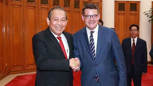 越南政府常务副总理张和平会见德国黑森州议会议长博利斯·莱茵。