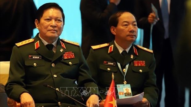 越南国防部长吴春历出席会议。（图片来源：越通社）