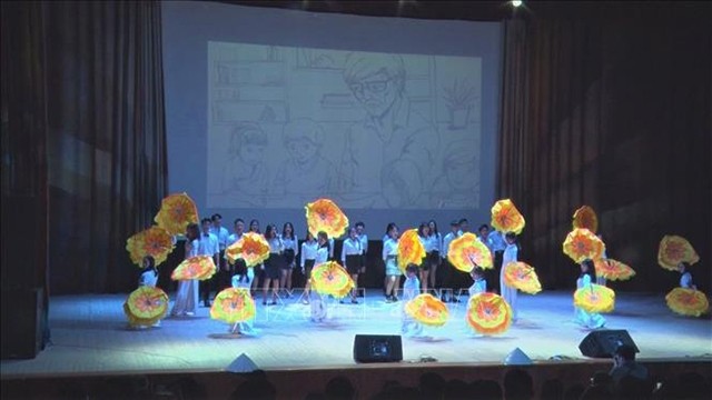 题为“记忆”的越南教师节庆祝活动。（图片来源：越通社）