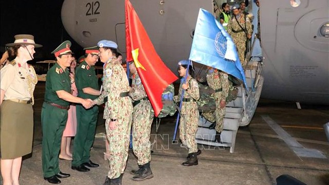 越南首批赴南苏丹维和部队医疗分队官兵完成任务凯旋归来。（图片来源：越通社）