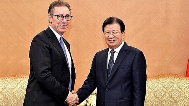 越南政府副总理郑廷勇会见爱尔兰国际新能源开发商首席执行官安迪·金塞拉。（图片来源：VGP）