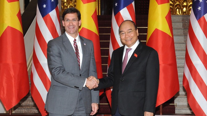 阮春福总理会见美国国防部长马克·埃斯珀。（陈海 摄）