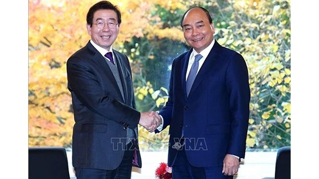 越南政府总理阮春福会见韩国首尔市市长。