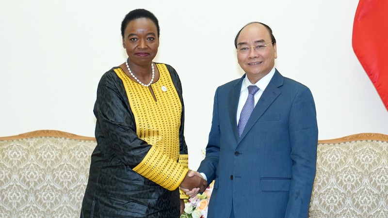 阮春福总理和肯尼亚外交部长莫妮卡·朱马。（图片来源：VGP）