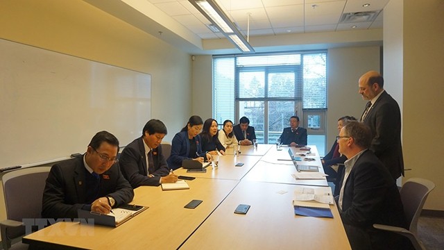 越南-加拿大友好议员小组主席阮青海为首的越南国会工作代表团对加拿大进行工作访问。