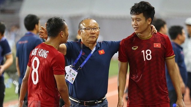 主教练朴恒绪希望越南U22男足夺金 同女足队凯旋回国。