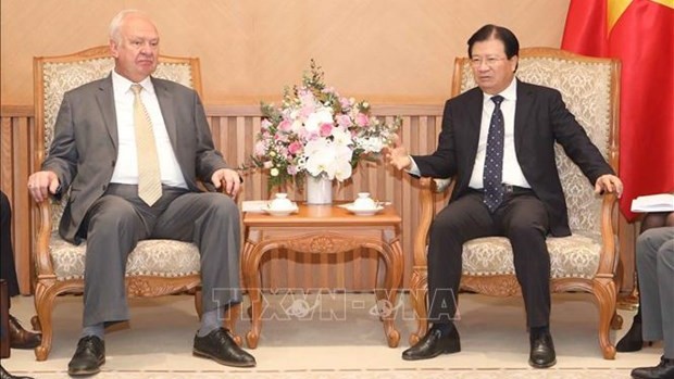 越南政府副总理郑廷勇会见俄罗斯驻越南大使康斯坦丁•弗努科夫。