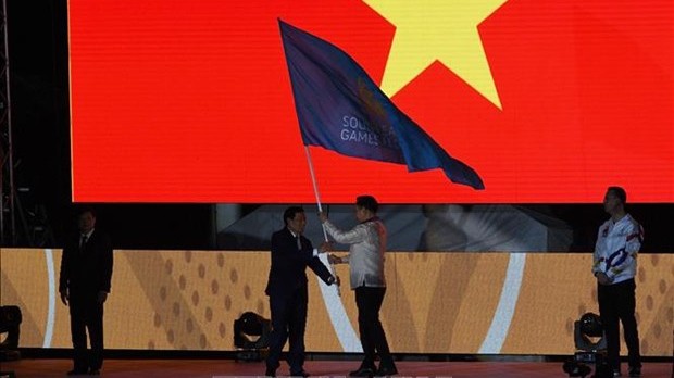 第30届东南亚运动会东道国菲律宾向越南移交第31届东南亚运动会会旗。（图片来源：越通社）