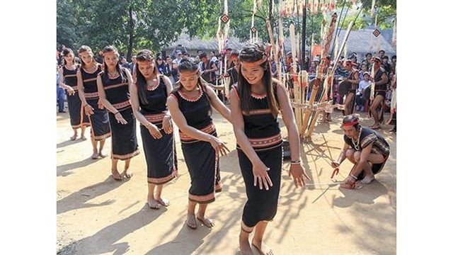 巴拿族传统舞蹈——爽舞。