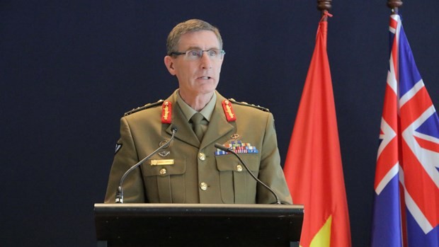 澳大利亚国防军总司令安格斯·坎贝尔在纪念活动上发表讲话。