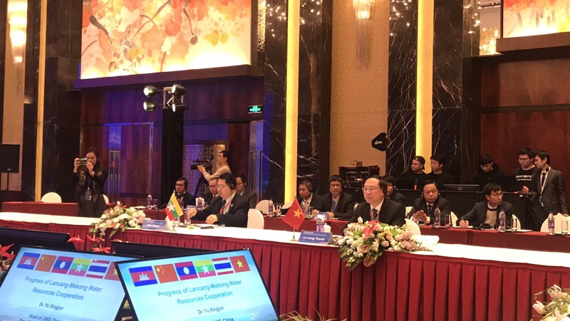 由自然资源环境部副部长阮功成率领的越南代表团与会。