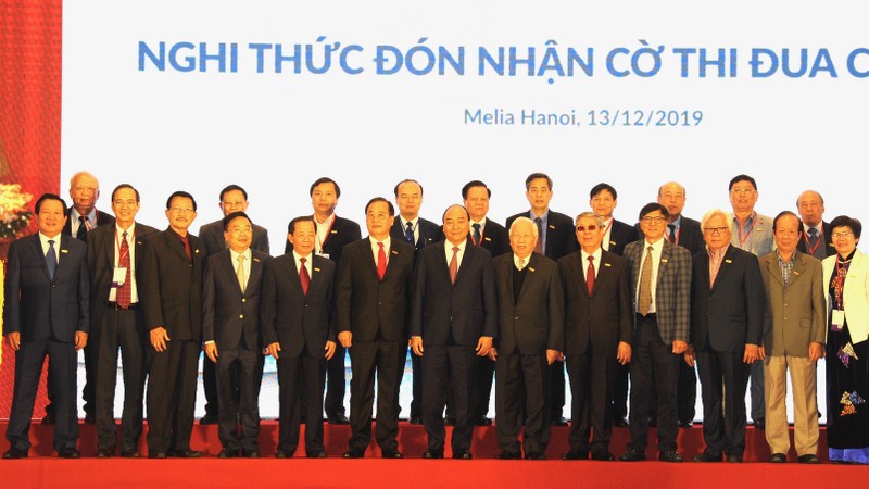 越南政府总理阮春福出席越南纺织服装协会成立20周年纪念活动。（陈海 摄）