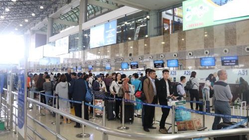 附图：2020年春节期间内排国际航空港接待旅客人数可达130万人次。