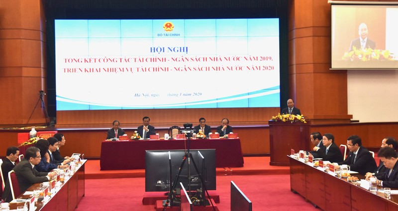 阮春福总理出席2019年国家财政预算工作总结会议。（陈海 摄）
