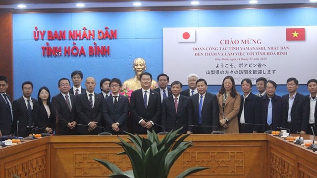 日本山梨县代表团造访越南和平省。