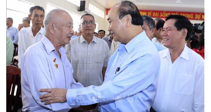 越南政府总理阮春福莅临茶荣省调研。