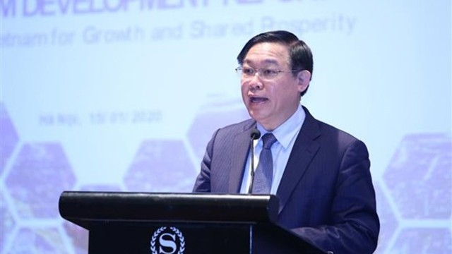 越南政府副总理王廷惠在会上发表讲话。（图片来源：越通社）