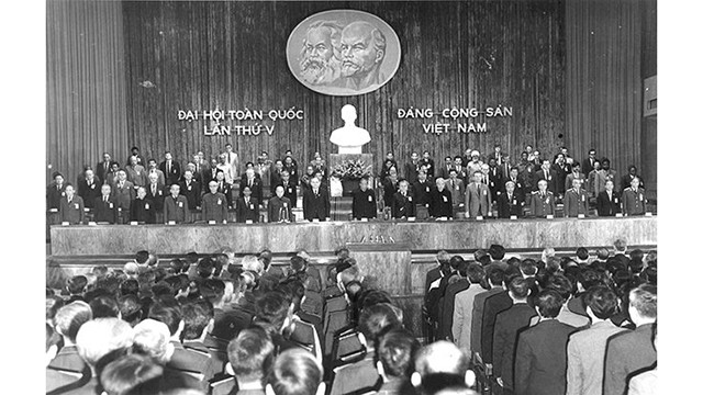 党的第五次全国代表大会于1982年3月27日至31日在河内召开。
