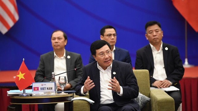 越南政府副总理兼外交部长范平明在会上发言。