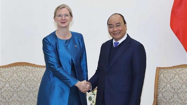 越南政府总理阮春福会见瑞典驻越大使安娜·马尾。