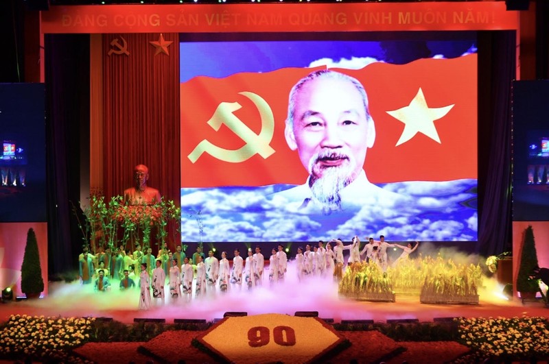 庆祝越南共产党成立90周年大会在河内隆重举行。（维灵 摄）