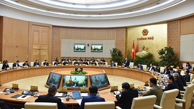 越南政府总理阮春福主持召开2020年1月政府例行会议。（陈海 摄）