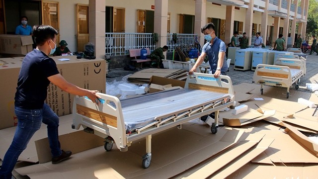 干部人员开展野战医院的各项准备活动。