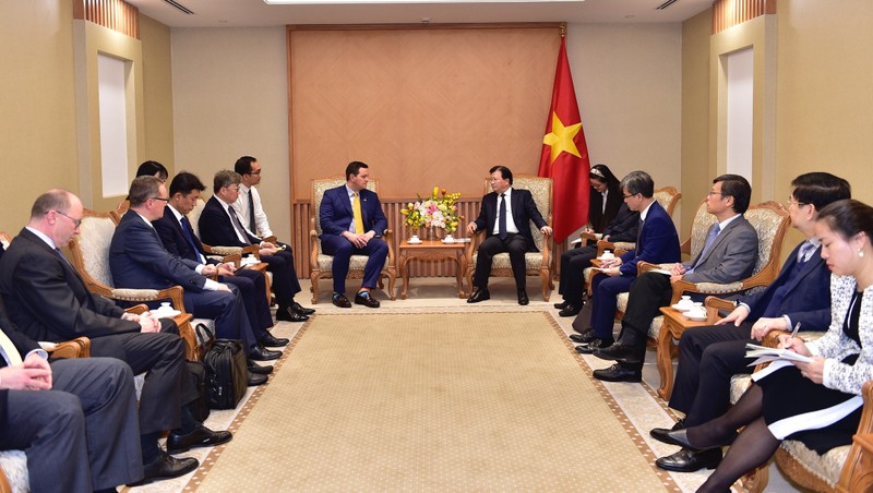 郑廷勇副总理会见美国和韩国投资商。（图片来源：VGP）