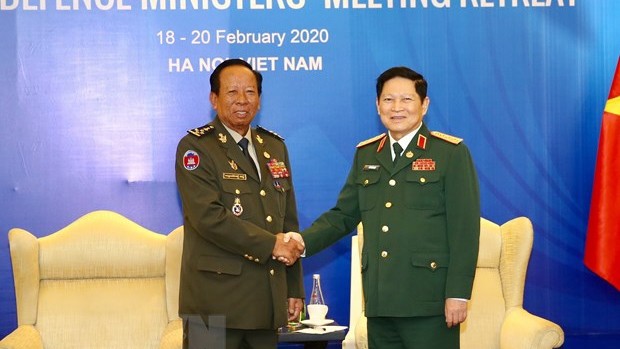吴春历大将会见柬埔寨副首相兼国防大臣迪班大将。（图片来源：越通社）