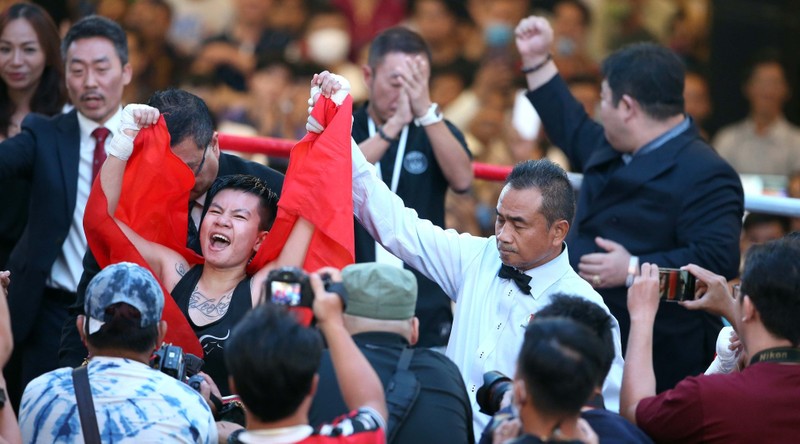 阮氏秋儿成为越南首位获得WBO亚太区腰带的女拳手。（图片来源：年轻人报）