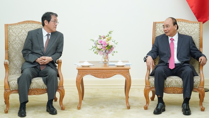 阮春福总理会见日本驻越大使。（图片来源：VGP）