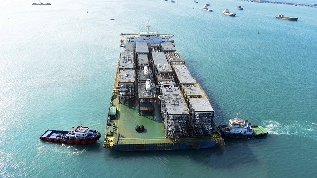 越南斗山重工业有限公司向阿联酋鲁维斯炼油厂出口一批属于CFP项目重达2508吨的最后15个组件模块。