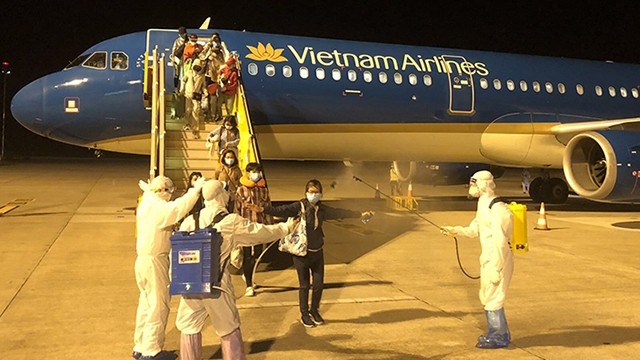 在菲律宾的180多名越南公民安全回国。