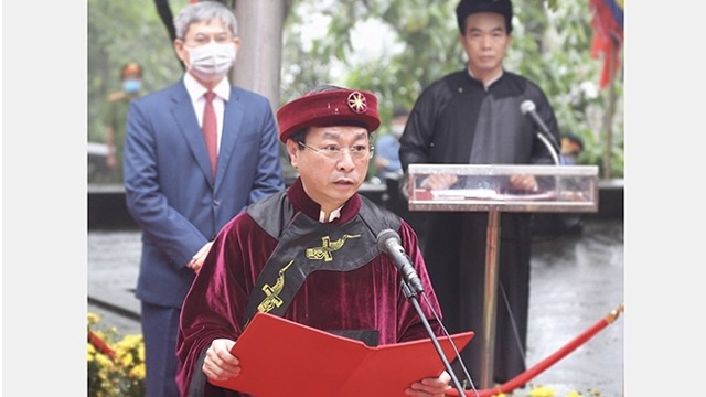 富寿省人民委员会主席裴文光宣读祭文。