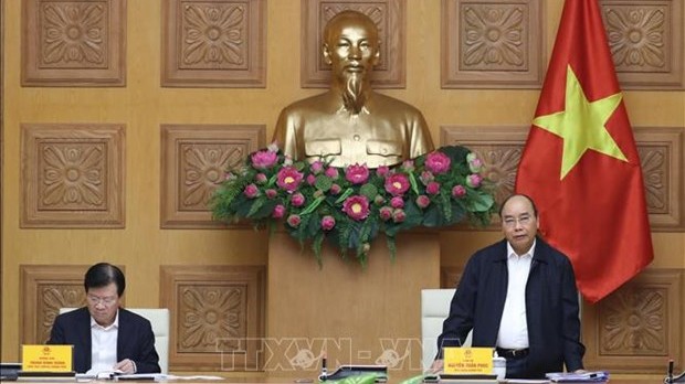 阮春福总理发表讲话。