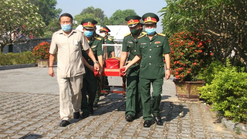 广治省为16具在老挝牺牲越南烈士的遗骸举行追悼会和安葬仪式。