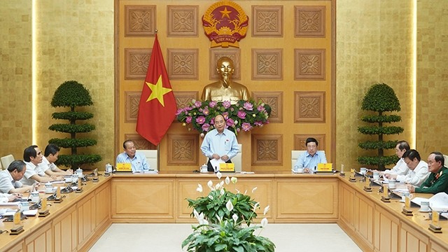 政府总理阮春福主持工资制度改革会议。 （陈海 摄）