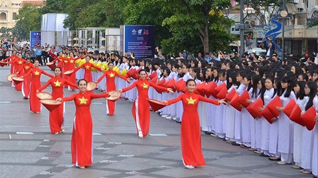 附图：第七次胡志明市奥黛节预计将于9月底举行。