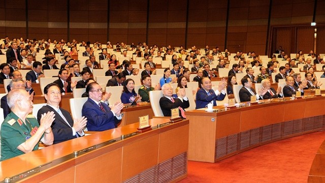 领导代表出席越南第十四届国会第九次会议。