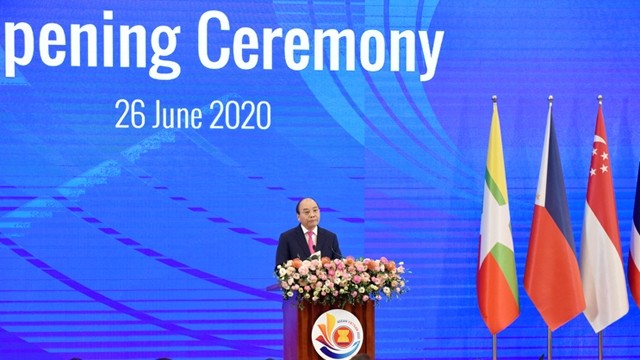 图为阮春福总理在第36届东盟峰会开幕式上发表讲话。（陈海 摄）
