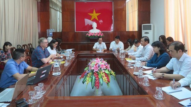 芹苴市领导人与丹麦驻越南大使馆代表团举行工作会议。（图片来源：越通社）
