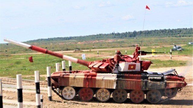 越南选手参加2019年国际军事比赛上的坦克两项(Tank biathlon)赛项。