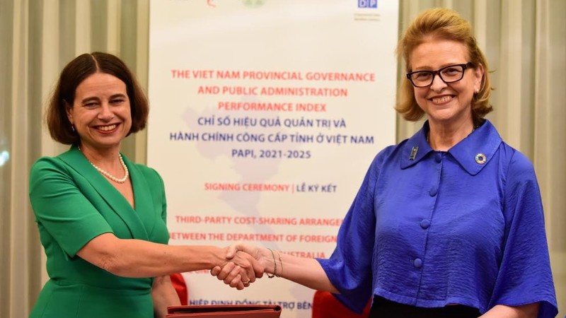 澳大利亚驻越南大使罗宾•穆迪和联合国开发计划署驻越代表。
