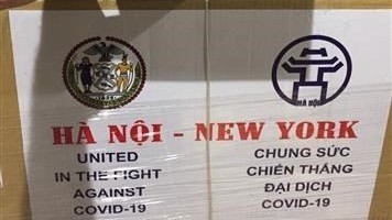 河内市向美国纽约市捐赠2吨口罩。（图片来源：越通社）