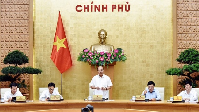 阮春福总理在会议上发表讲话。（图片来源：陈海 摄）