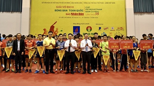 第38届《人民报》全国乒乓球锦标赛开幕式。