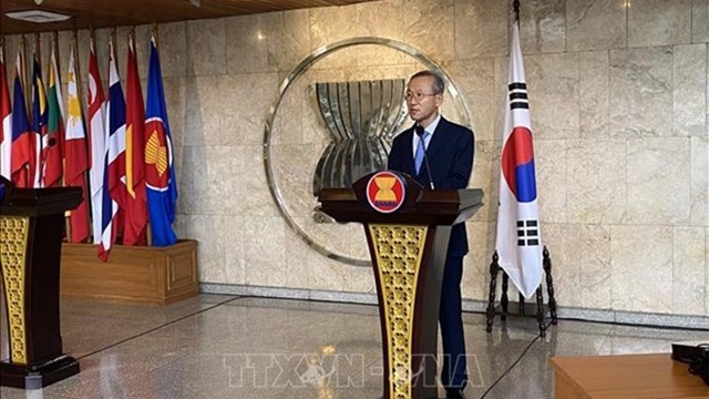 韩国驻东盟大使林圣男在公布仪式上发表讲话。（图片来源：越通社）