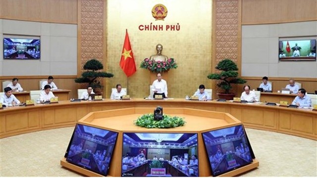 阮春福总理主持2020年政府与各地方有关公共投资项目资金到位工作的视频会议。