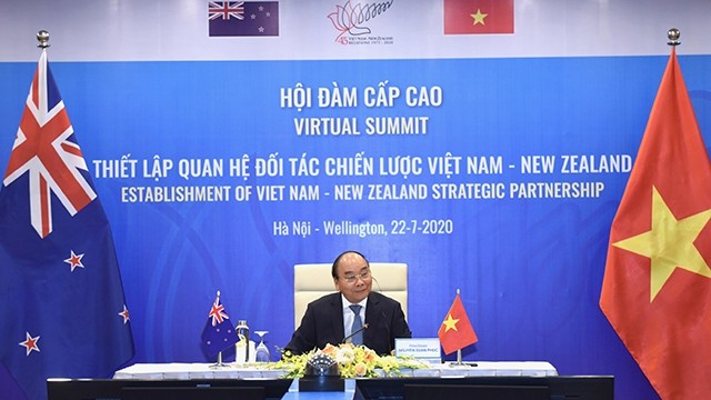 越南政府总理阮春福出席越南与新西兰视频高级会议。（图片来源：陈海 摄）